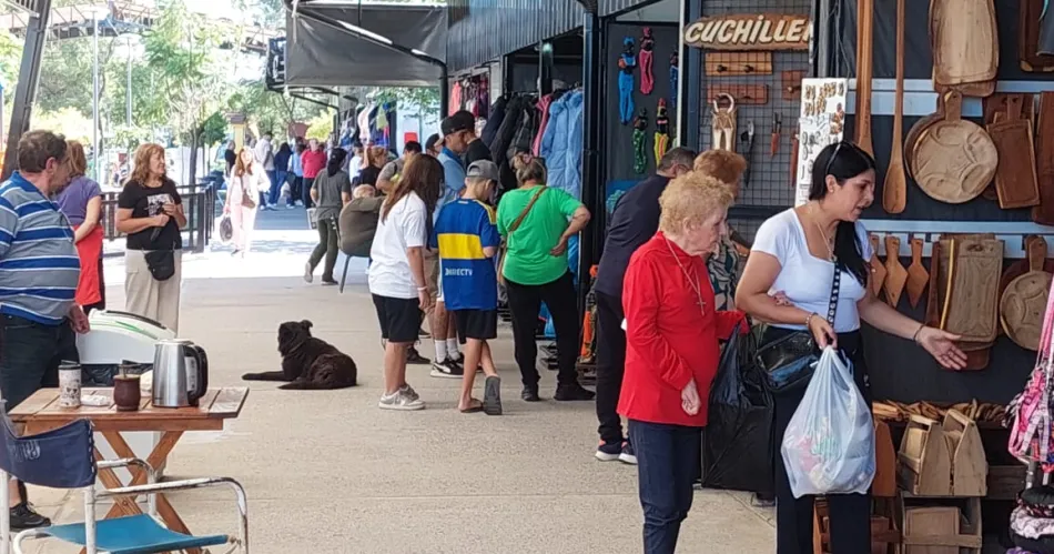 Turistas disfrutan Las Termas