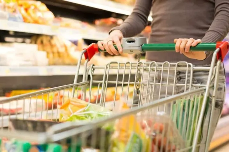 La inflación baja, pero los precios de la canasta básica muestran comportamientos dispares