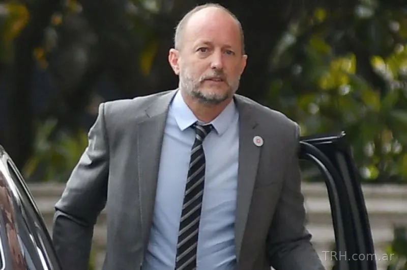 Piden la detención de Martín Insaurralde y Jésica Cirio por enriquecimiento ilícito tras la difusión de videos con dólares