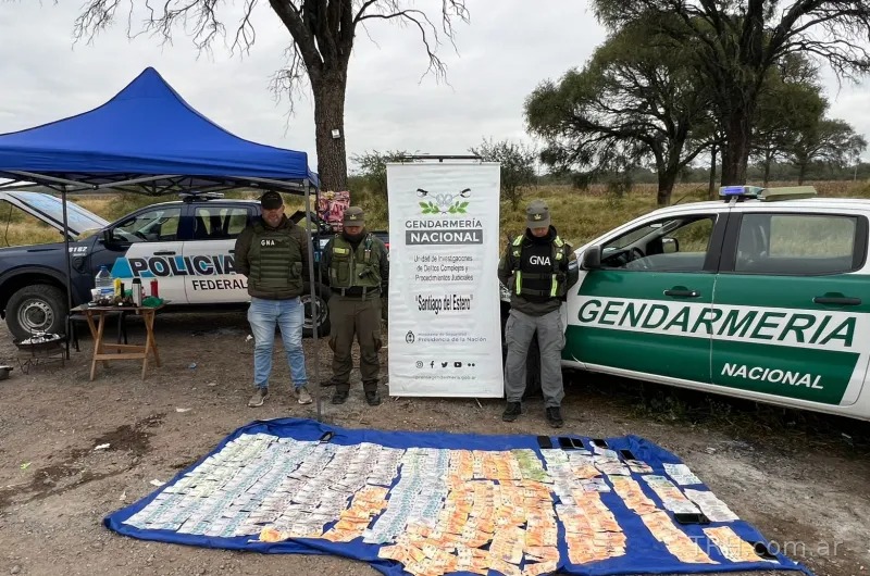 Causa por coimas a tours de compras: allanan la Policía Federal en Tucumán y desplazan a dos jefes