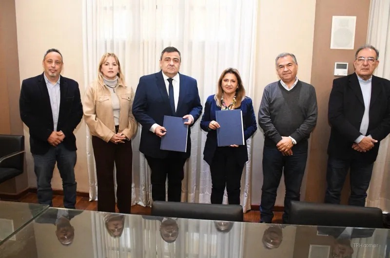 La Municipalidad de la Capital y la Defensoría del Pueblo firmaron un convenio para promover la convivencia escolar