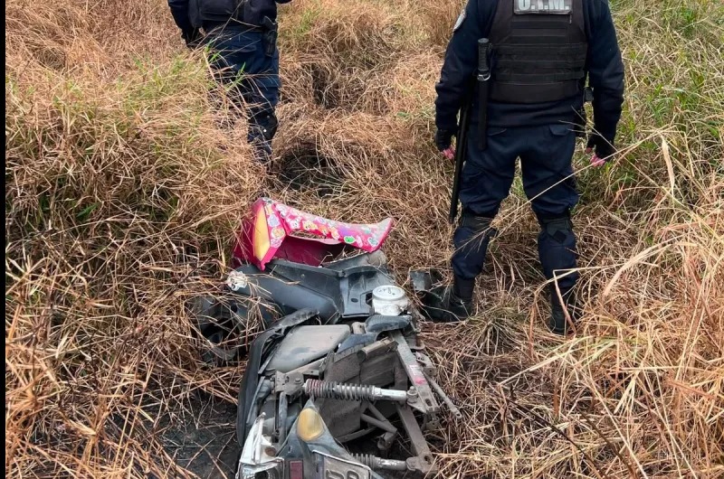 Recuperan una motocicleta robada que estaba oculta en un descampado del barrio La Católica