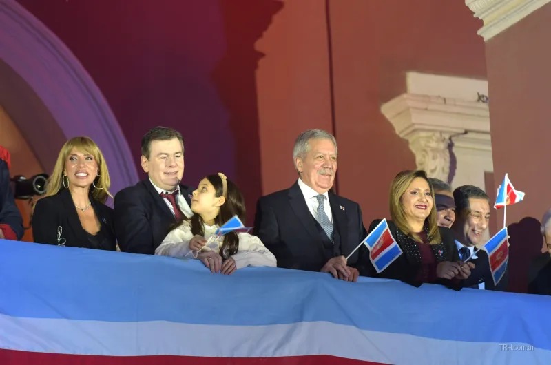 Santiago del Estero celebró su 473° aniversario con la Velada Popular de Gala y fuegos artificiales en la Plaza Libertad