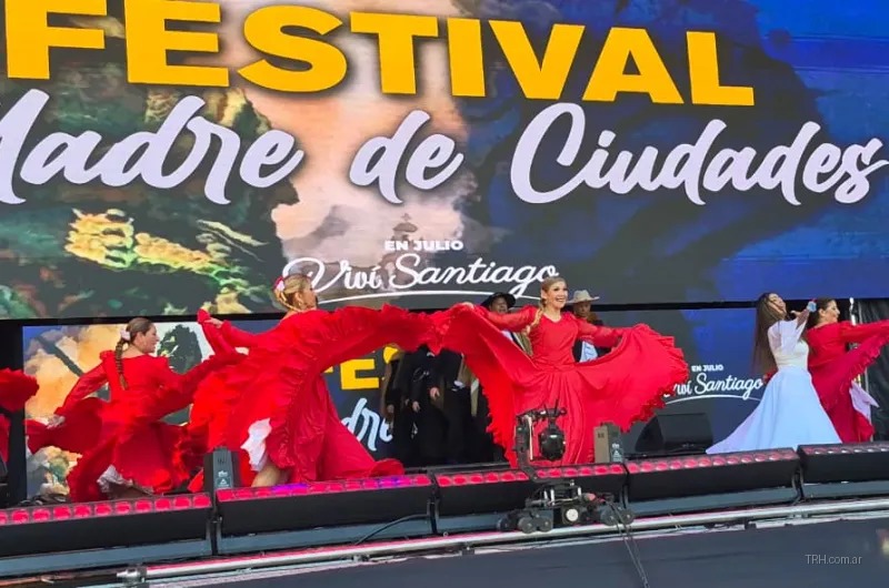 Santiago del Estero celebra su 473° aniversario con una multitudinaria fiesta en el Parque Aguirre
