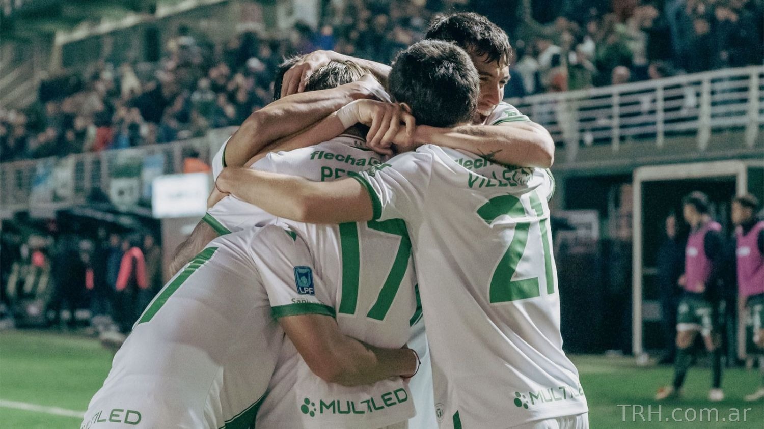 Banfield logra su primer triunfo en el Clausura al vencer 3-2 a Sarmiento en un vibrante duelo por la permanencia