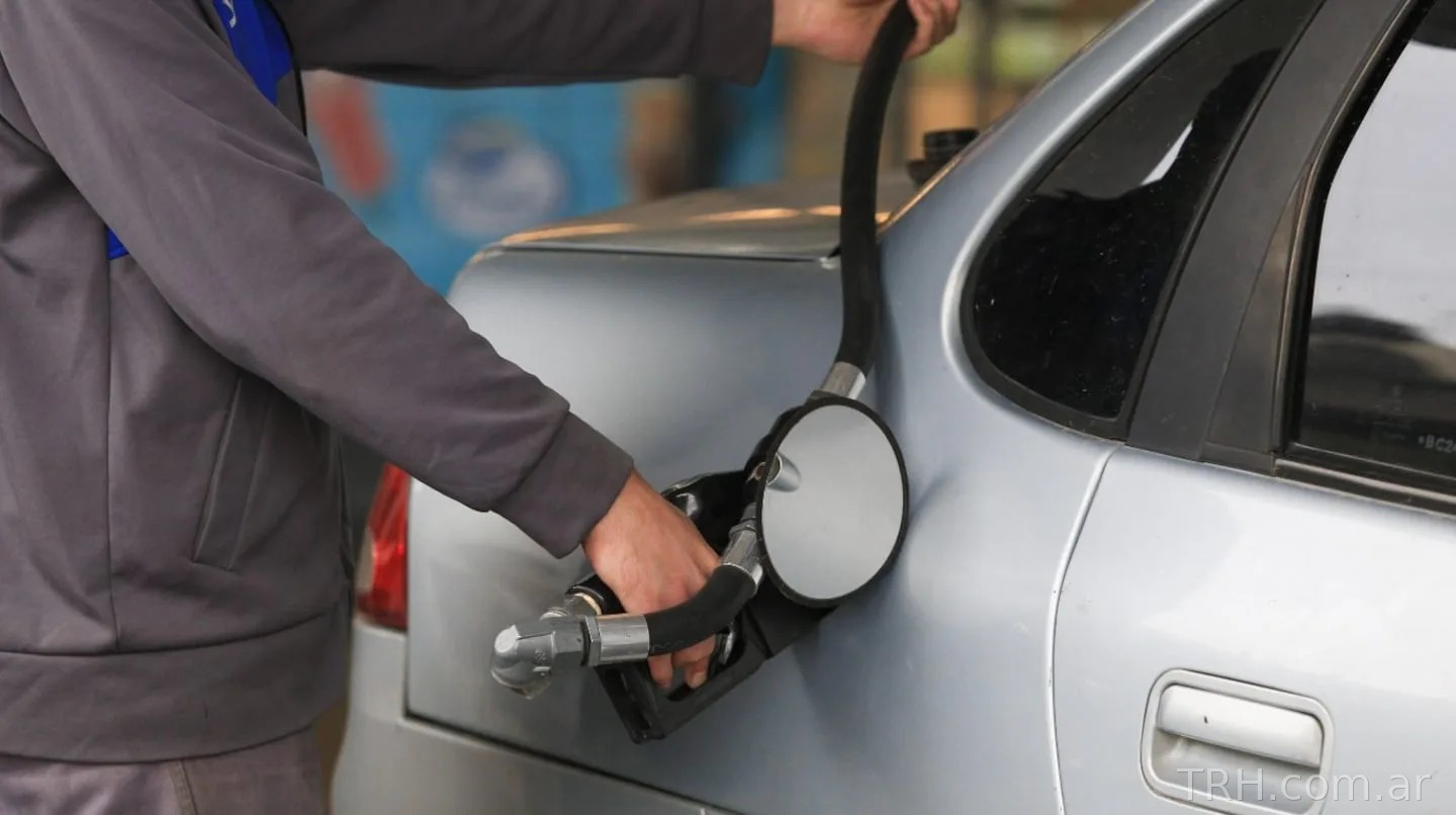Los combustibles suben desde este sábado por una actualización parcial de impuestos: el impacto en los surtidores locales