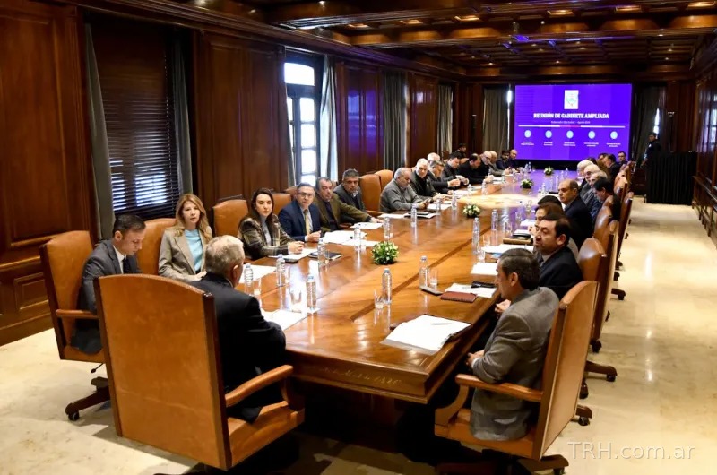 Elías Suárez encabezó una reunión ampliada de gabinete para definir prioridades de gestión y obras de prevención