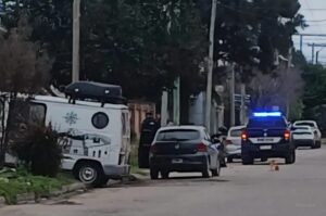 Investigan la muerte de una joven en Frías y aprehendieron a su pareja