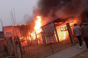Un incendio fatal en La Banda se cobró la vida de una mujer y dejó a dos hombres heridos