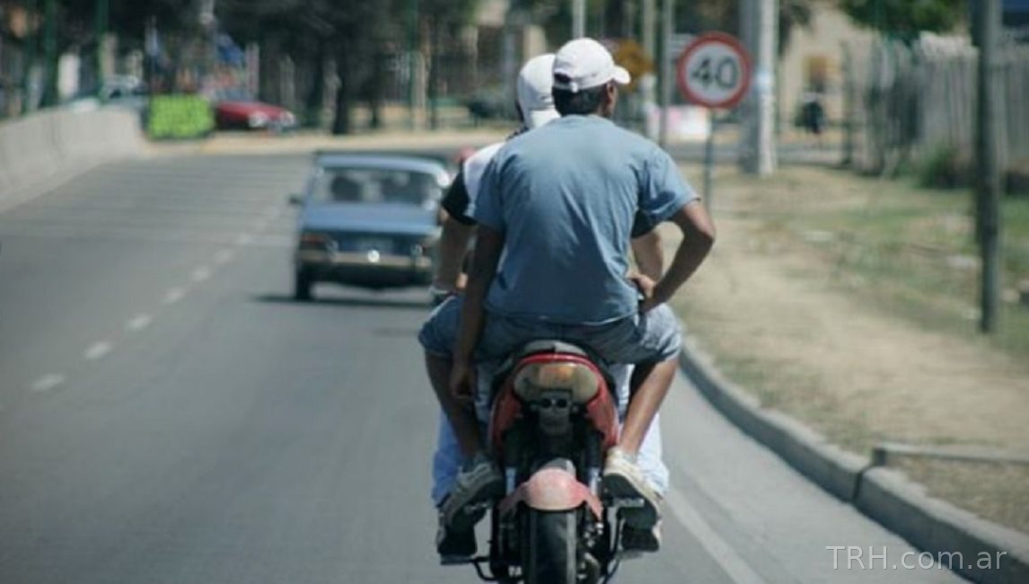 Un comisario fue agredido con un casco tras una discusión de tránsito en la capital provincial
