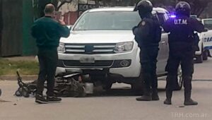 Un motociclista fue embestido y arrastrado por una camioneta en La Banda