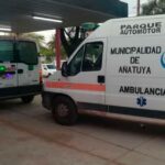 Rescatan a una pareja tras caer con su camioneta a un canal en Añatuya