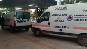 Rescatan a una pareja tras caer con su camioneta a un canal en Añatuya