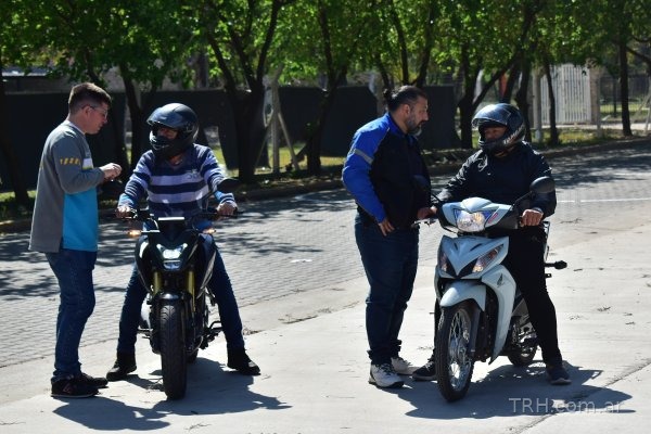 Capacitación para instructores y evaluadores de licencias de motos en la Casa del Bicentenario.