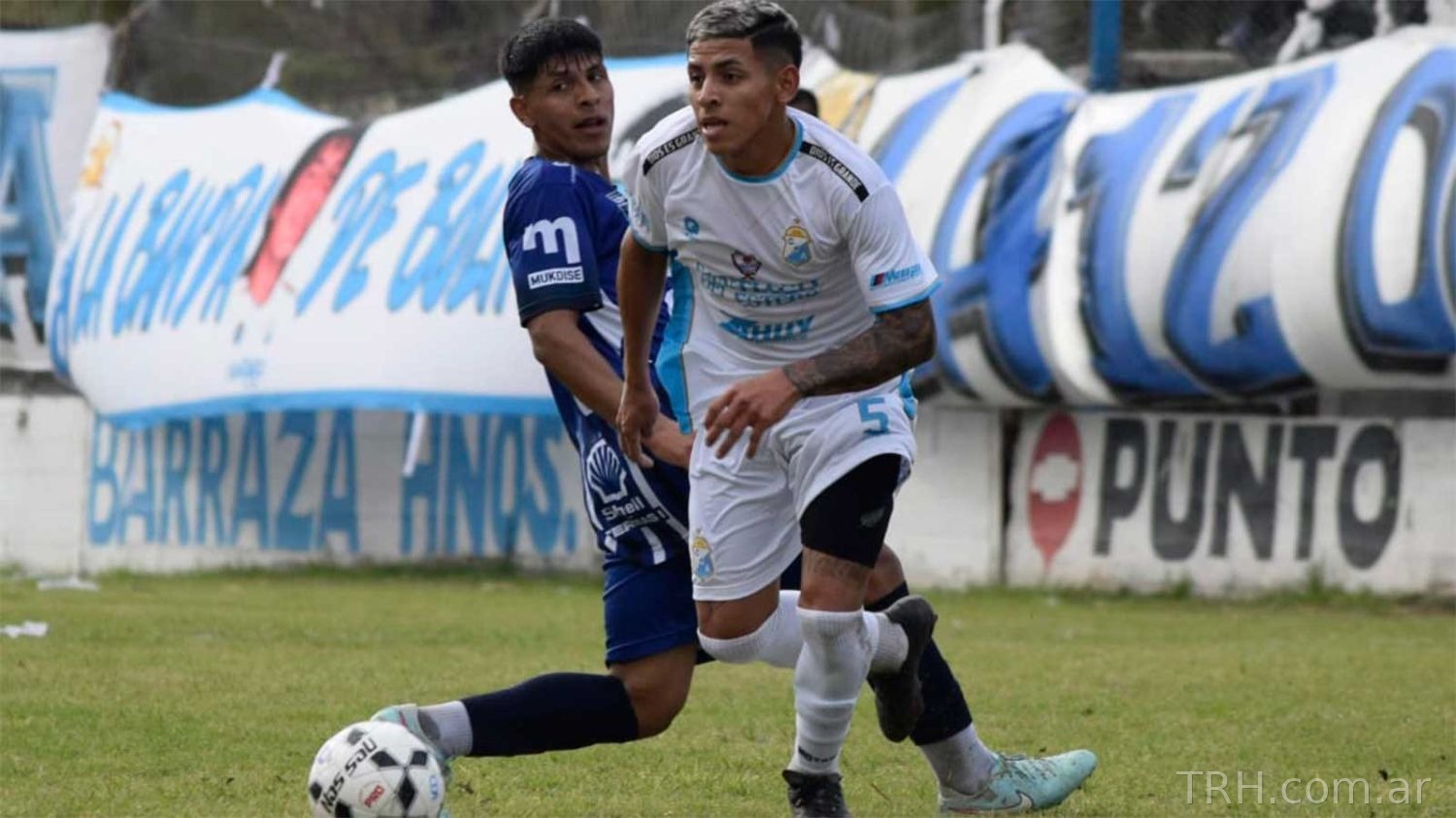 Festejo del gol de 25 de Mayo convertido por Franco Páez en La Banda