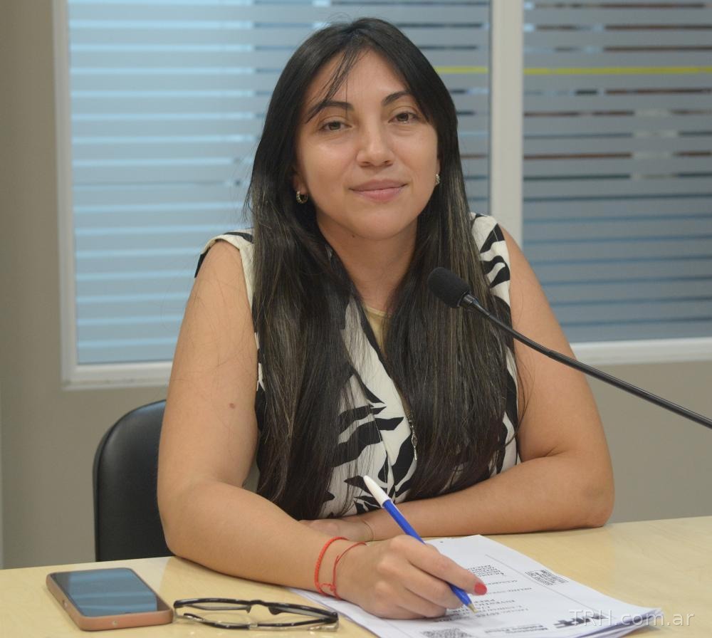Efectivos del Departamento Delitos Económicos secuestran documentación y dispositivos electrónicos.