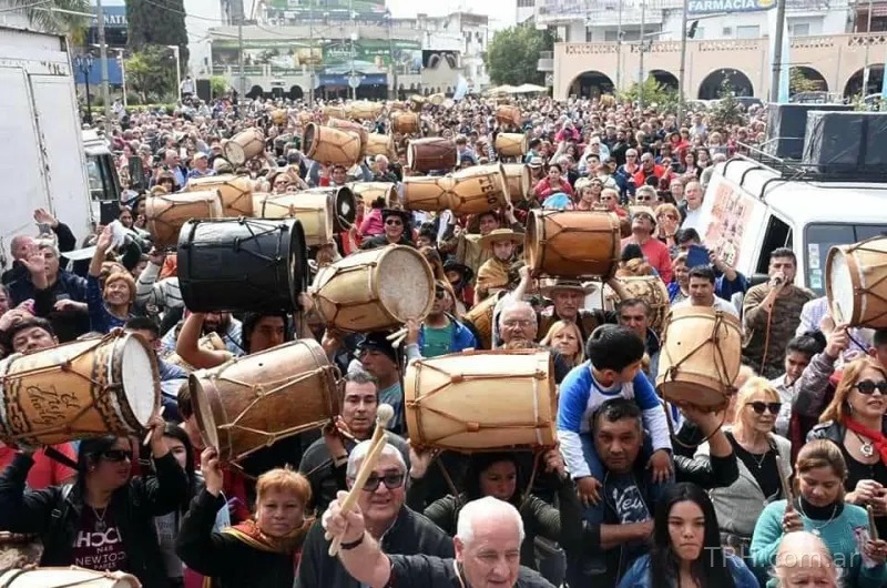 Tradicional Marcha de los Bombos en Las Termas de Río Hondo