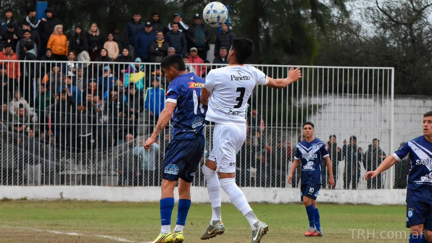 Estadio Osvaldo Juárez en la previa de la final entre Central Argentino y Vélez de San Ramón
