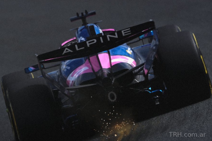 Monoplaza de Alpine transitando las curvas del circuito de Zandvoort