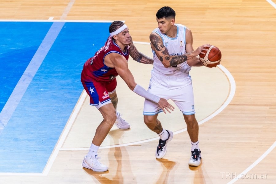 Festejo del seleccionado argentino de básquetbol en el Polideportivo Islas Malvinas