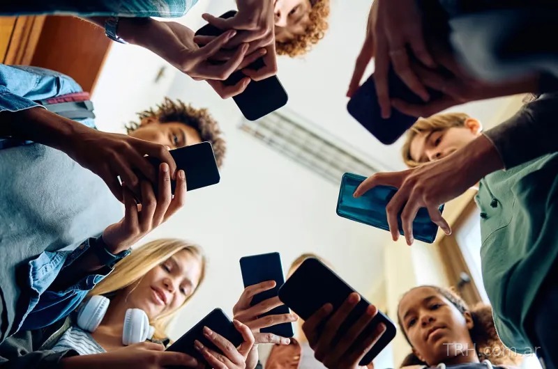 Uso de teléfonos celulares y dispositivos móviles en la vida cotidiana