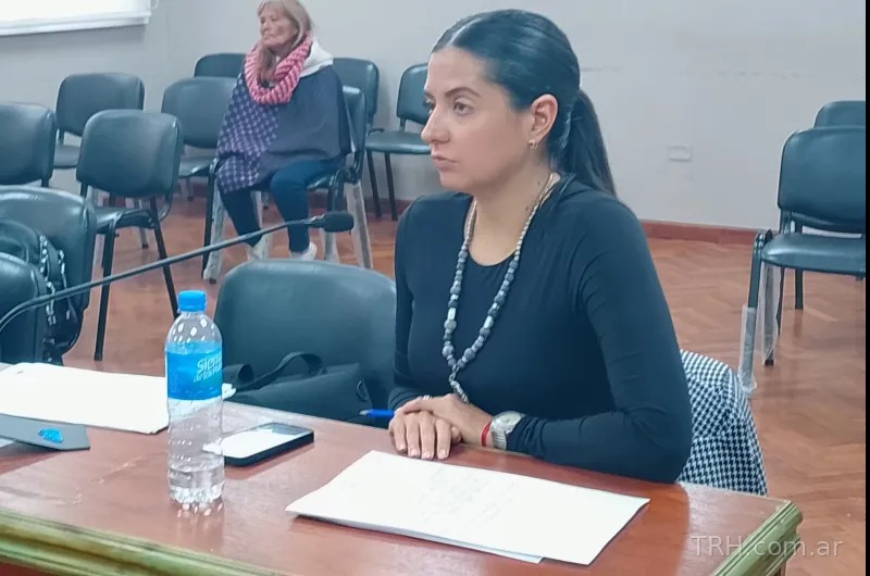 Fachada institucional vinculada a la investigación judicial en Colonia Tinco, departamento Río Hondo.