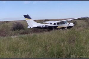 Gendarmería alista un complejo operativo para retirar la avioneta hallada en el departamento Mitre