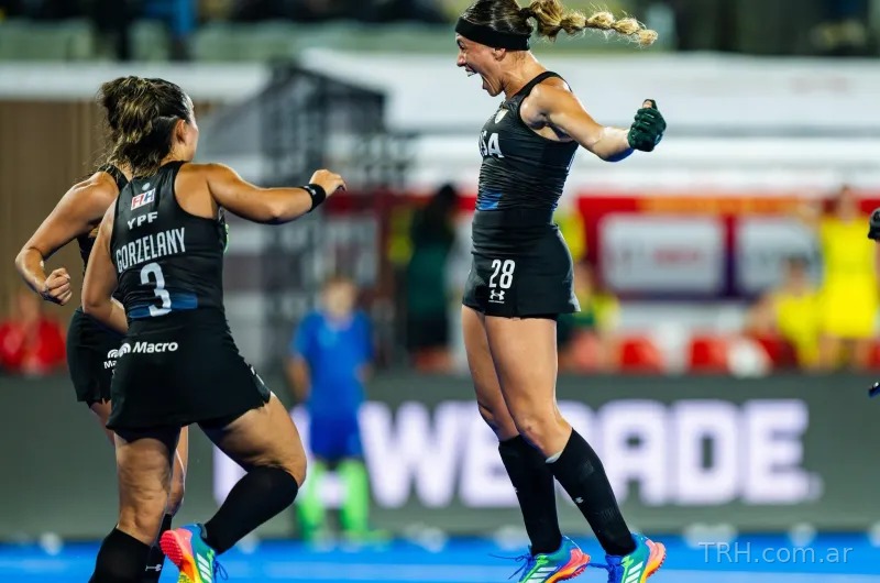 La arquera argentina Cristina Cosentino en acción durante el torneo internacional