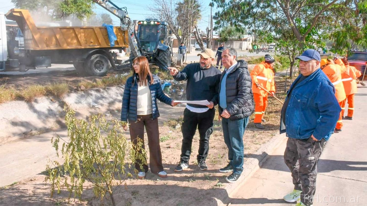 Operativo de limpieza de desagües pluviales en avenida Ingeniero Contreras