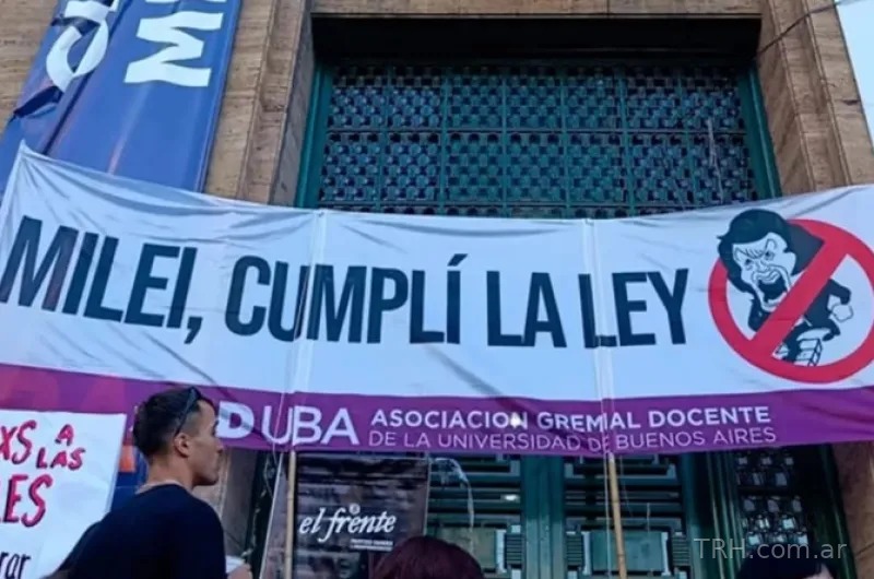 Protesta de docentes e investigadores por recomposición de ingresos