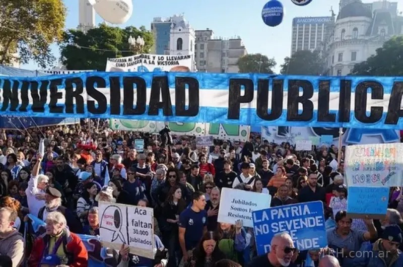 Docentes universitarios anuncian paro nacional de 48 horas en reclamo salarial y presupuestario