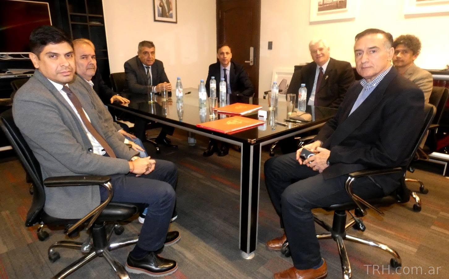 Firma del convenio de asistencia técnica para el relevamiento de caminos rurales en Santiago del Estero