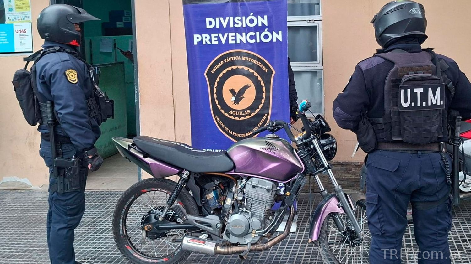 Motocicleta secuestrada tras un operativo de control policial en Termas de Río Hondo