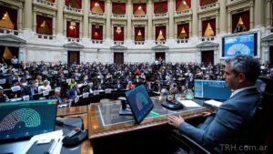 Diputados debate reformas económicas clave en una sesión que se extendería por más de 15 horas