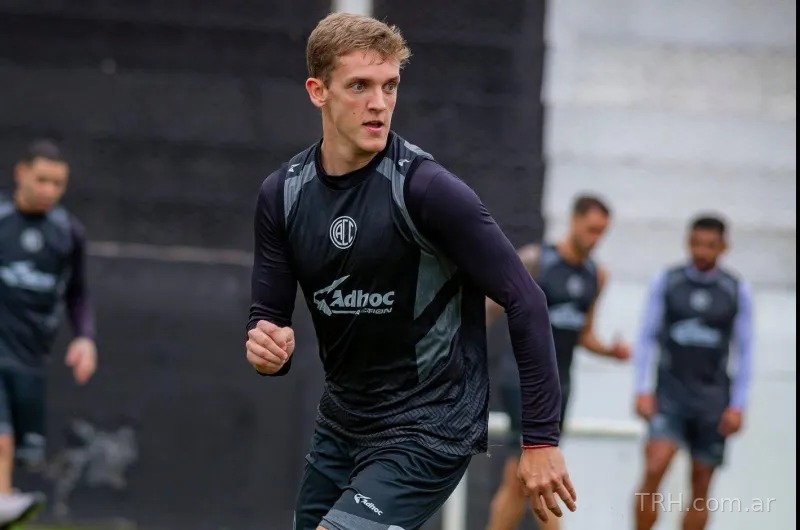 Tiago Cravero durante el entrenamiento de Central Córdoba previo al partido contra Talleres