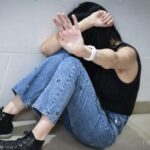 Investigan a un joven acusado de golpear, morder y arrojarle una plancha a su pareja
