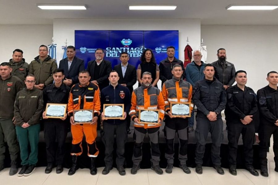 Binomios K-9 durante las pruebas del evaluativo nacional de búsqueda de personas
