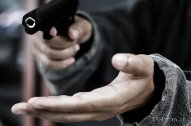Personal policial investiga hechos delictivos en el departamento Río Hondo