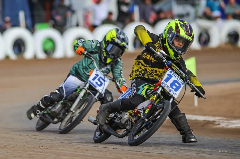 Bruno Gutiérrez sobre su moto de competición en el Campeonato Argentino de Motociclismo