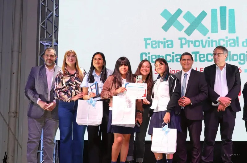 Alumnos de Las Termas presentando el proyecto de matemática Código Numérico