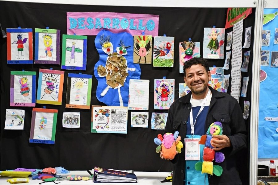 Exposición de proyectos educativos en la Feria de Ciencia y Tecnología en el Nodo Tecnológico