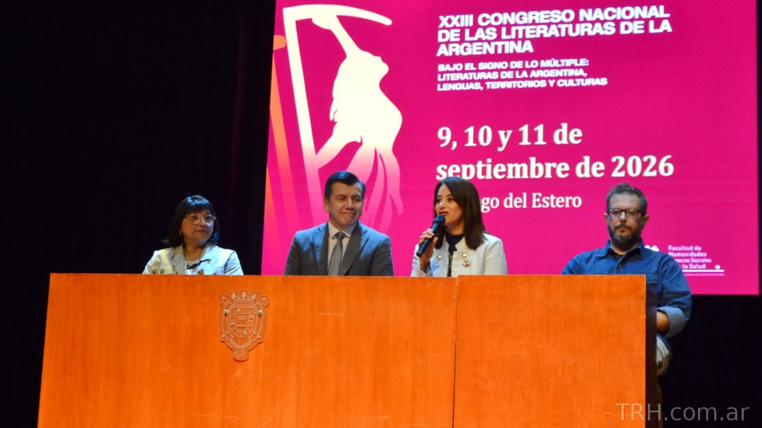 Autoridades universitarias encabezan el acto inaugural en la UNSE