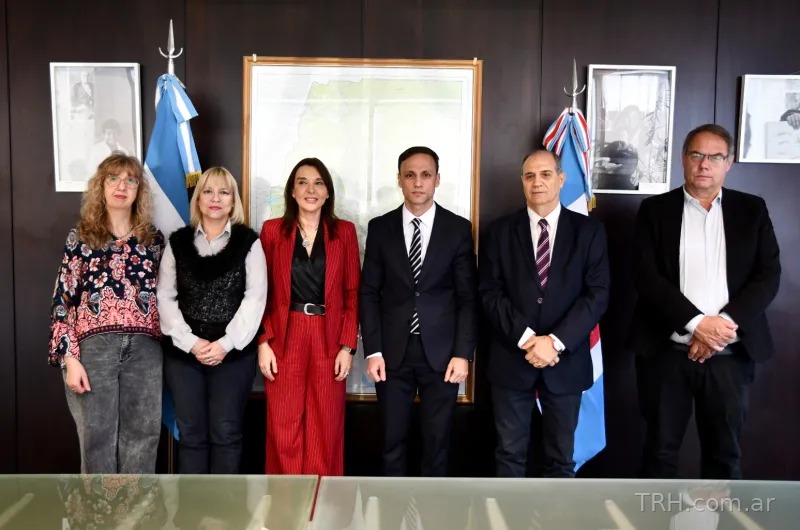 Firma de convenio entre autoridades del Gobierno provincial y el Colegio de Fonoaudiólogos de Santiago del Estero