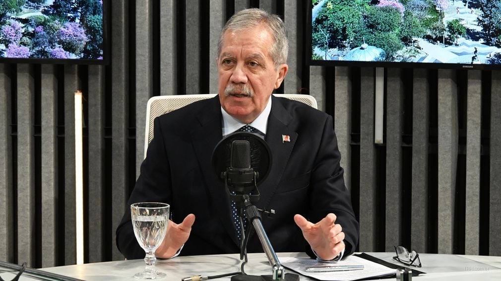 Sucursal bancaria provincial durante jornada de cobro de beneficios