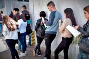 La desocupación subió al 7,9% en el segundo trimestre y creció el empleo informal