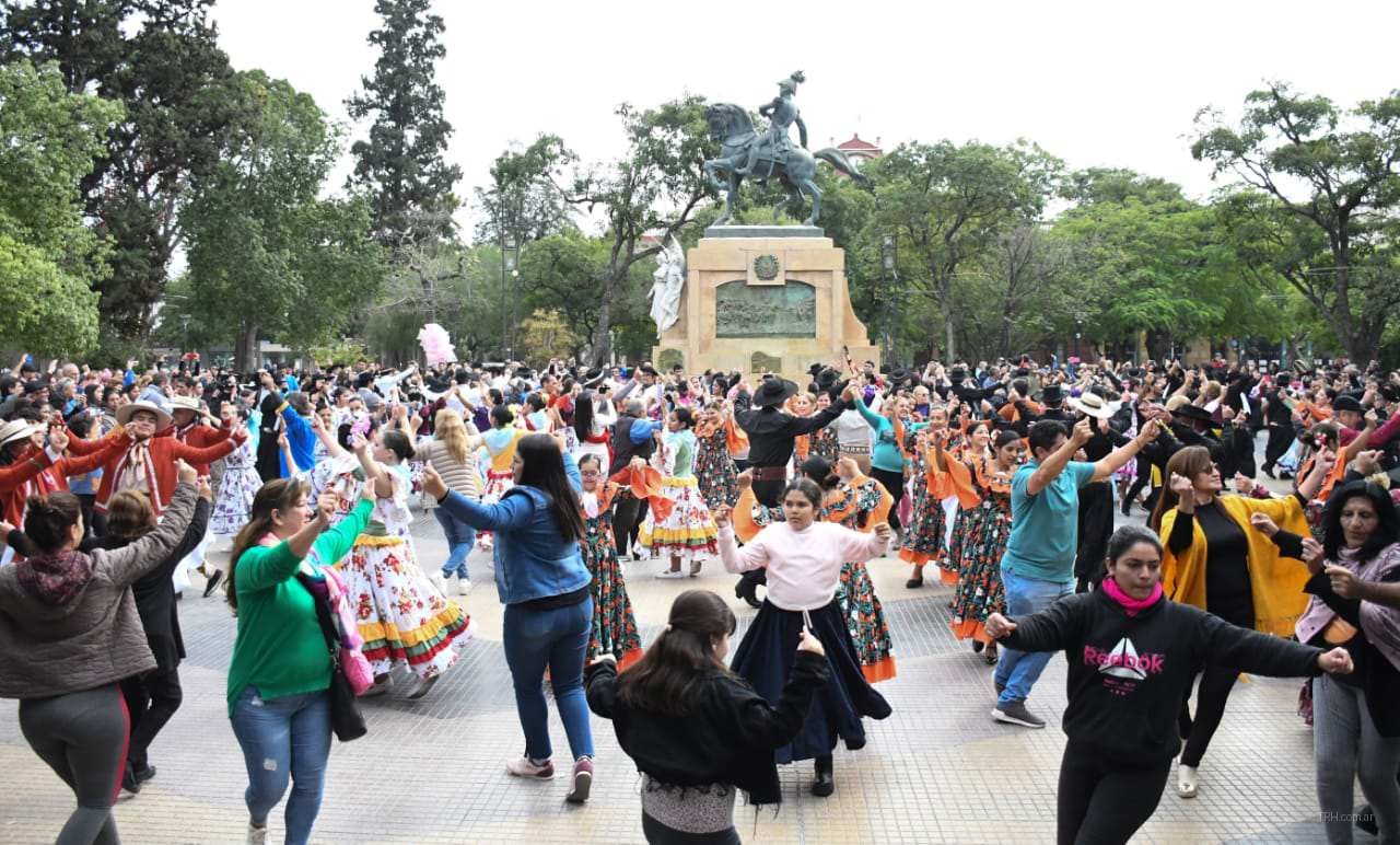 Presentación de la Expo Joven en Plaza Libertad de la ciudad Capital