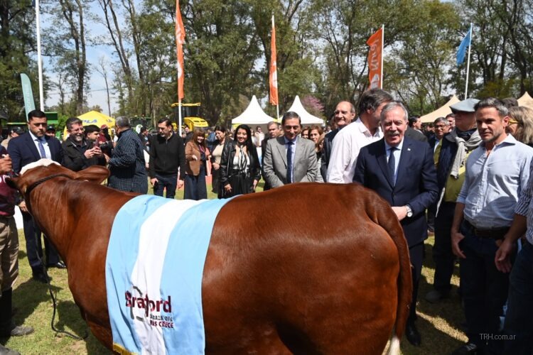 Autoridades provinciales y de Senasa durante la apertura de ExpoBRA