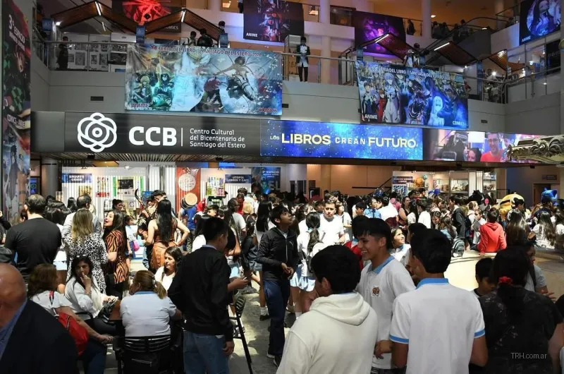 Presentación de actividades culturales en el Fórum durante la Feria del Libro de Santiago del Estero