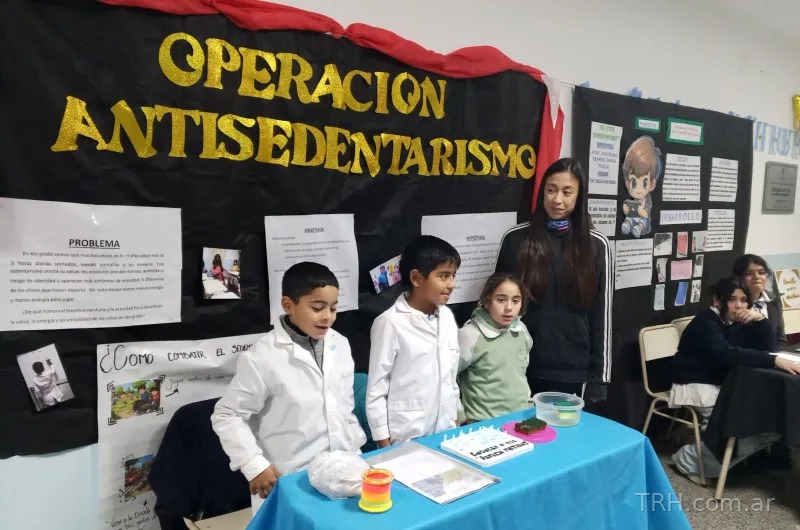 Presentación de proyectos escolares en la Feria Provincial de Ciencia en el Nodo Tecnológico