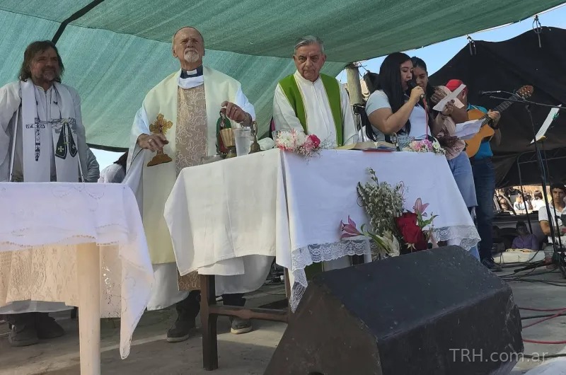 Cardenal Vicente Bokalic presidiendo la misa central de San Gil en Sacha Pozo.